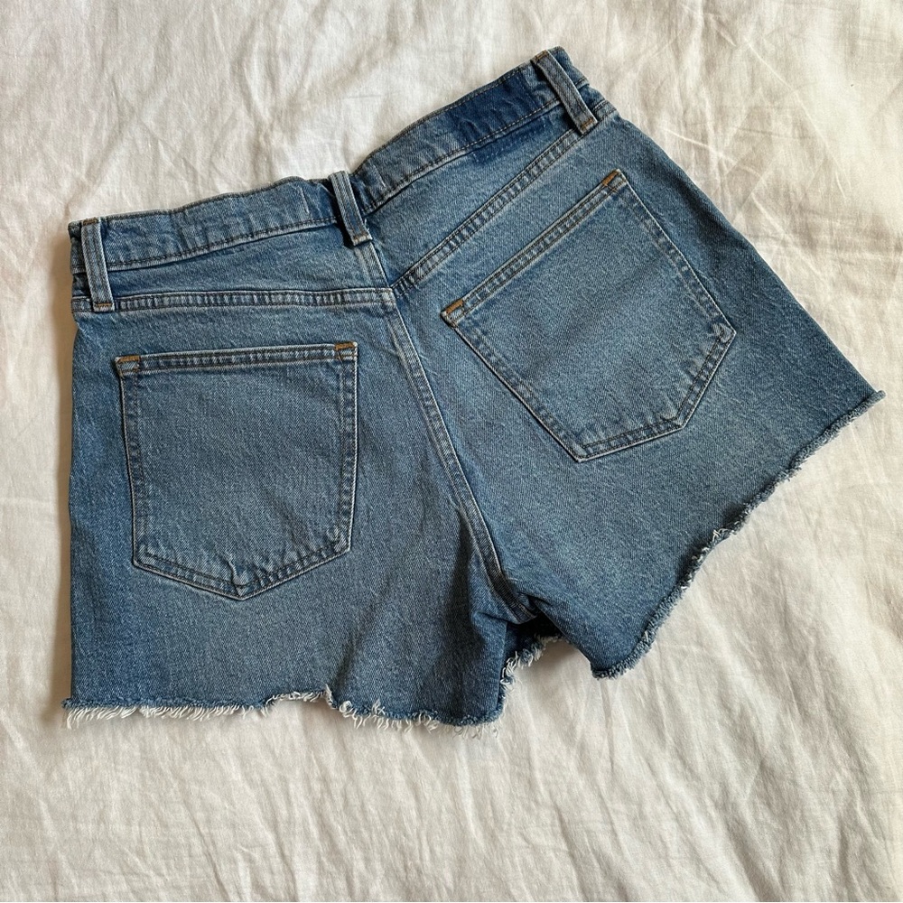 Abercrombie & Fitch | The ‘90s Relaxed Cutoff Short - Picture 2 of 4